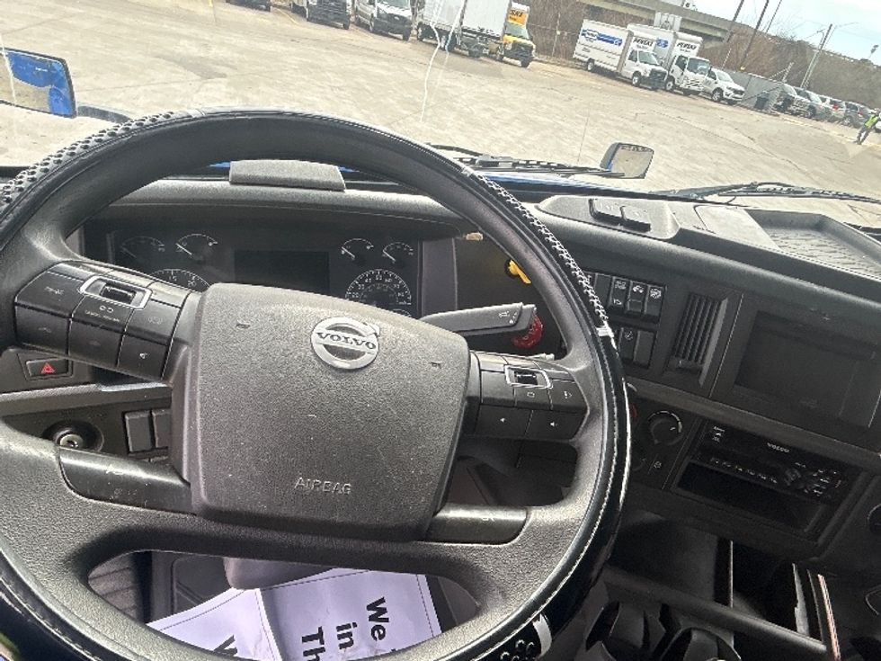 Sleeper Tractor-Heavy Duty Tractors-Volvo-2020-VNL64760-Indianapolis-IN-841,537\n\t\tmiles-$ 35,750 - Image 11