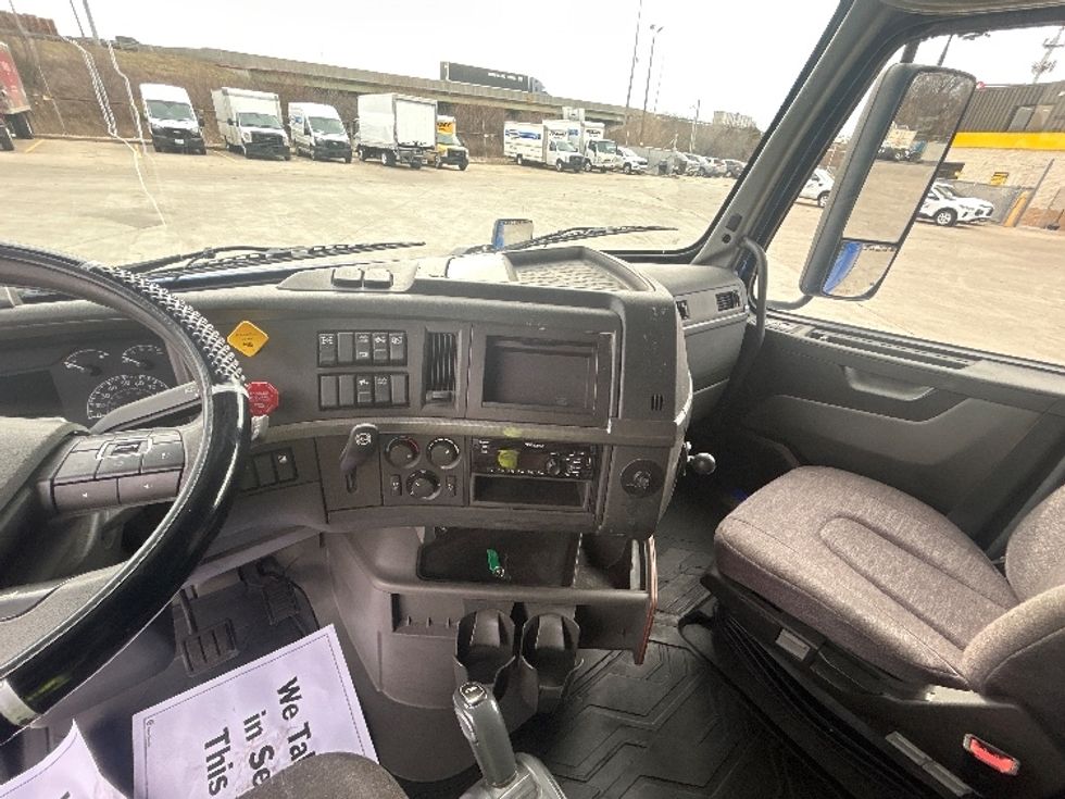 Sleeper Tractor-Heavy Duty Tractors-Volvo-2020-VNL64760-Indianapolis-IN-841,537\n\t\tmiles-$ 35,750 - Image 12