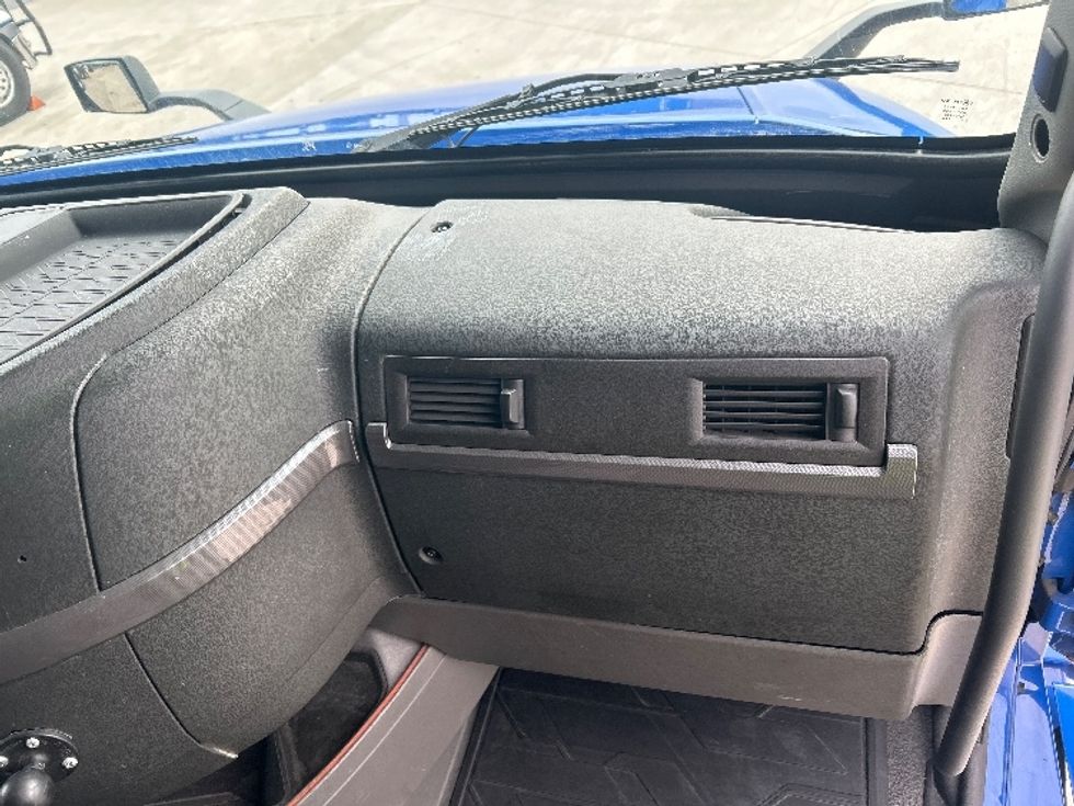 Sleeper Tractor-Heavy Duty Tractors-Volvo-2020-VNL64760-Indianapolis-IN-841,537\n\t\tmiles-$ 35,750 - Image 14