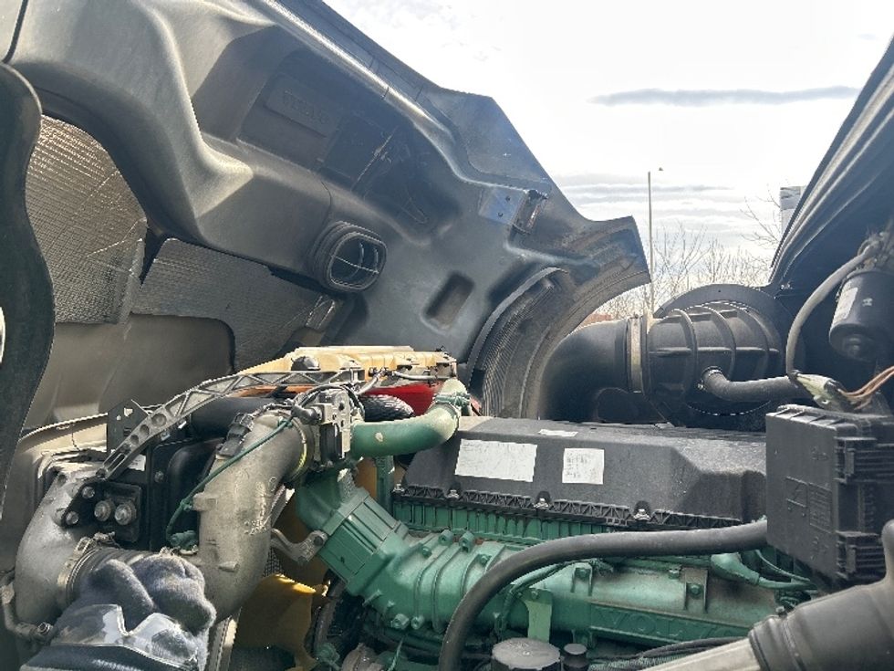 Sleeper Tractor-Heavy Duty Tractors-Volvo-2020-VNL64760-Indianapolis-IN-841,537\n\t\tmiles-$ 35,750 - Image 21