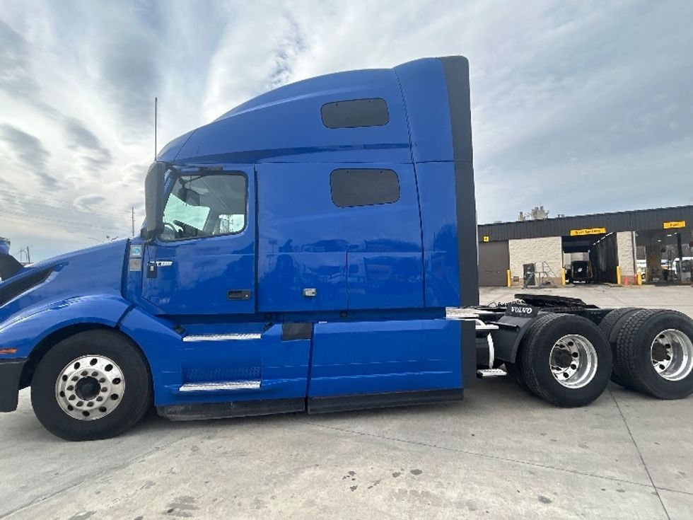 Sleeper Tractor-Heavy Duty Tractors-Volvo-2020-VNL64760-Indianapolis-IN-841,537\n\t\tmiles-$ 35,750 - Image 4