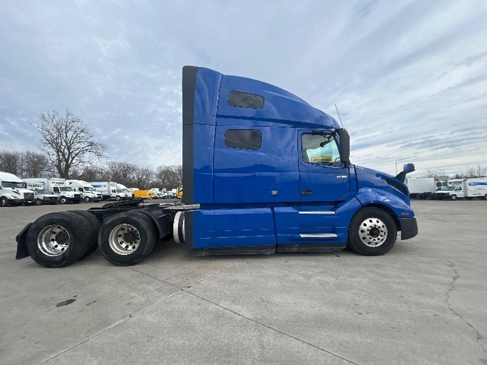 Sleeper Tractor-Heavy Duty Tractors-Volvo-2020-VNL64760-Indianapolis-IN-841,537\n\t\tmiles-$ 35,750 - Image 8