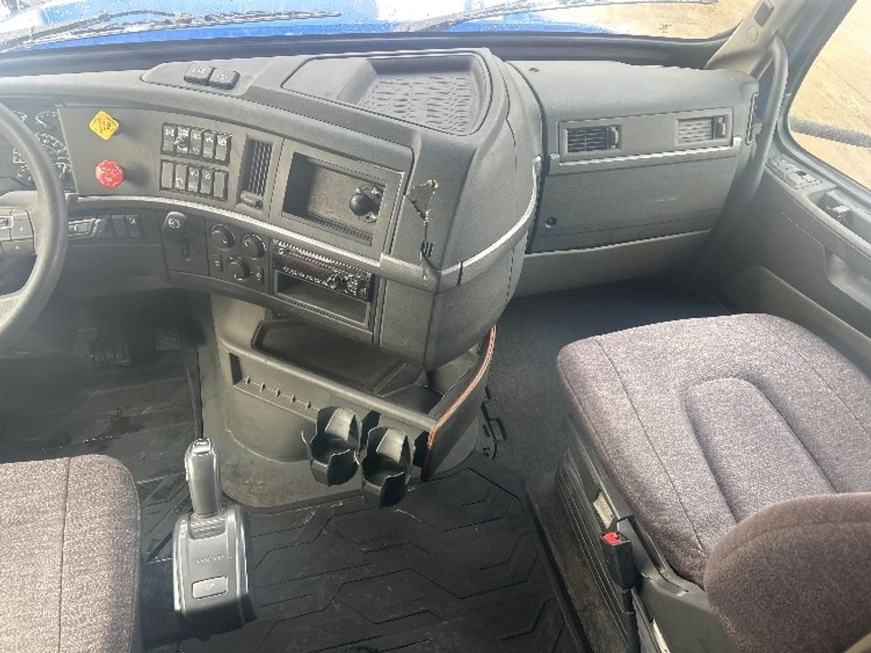 Sleeper Tractor-Heavy Duty Tractors-Volvo-2020-VNL64760-Indianapolis-IN-844,748\n\t\tmiles-$ 35,500 - Image 12