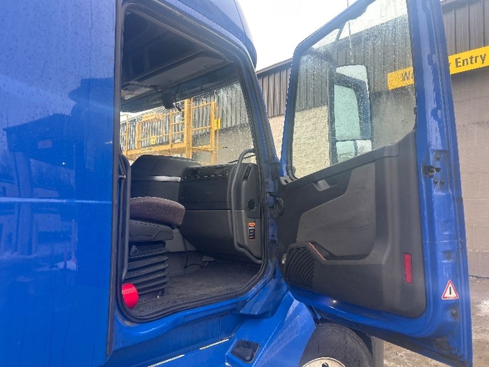 Sleeper Tractor-Heavy Duty Tractors-Volvo-2020-VNL64760-Indianapolis-IN-844,748\n\t\tmiles-$ 35,500 - Image 13