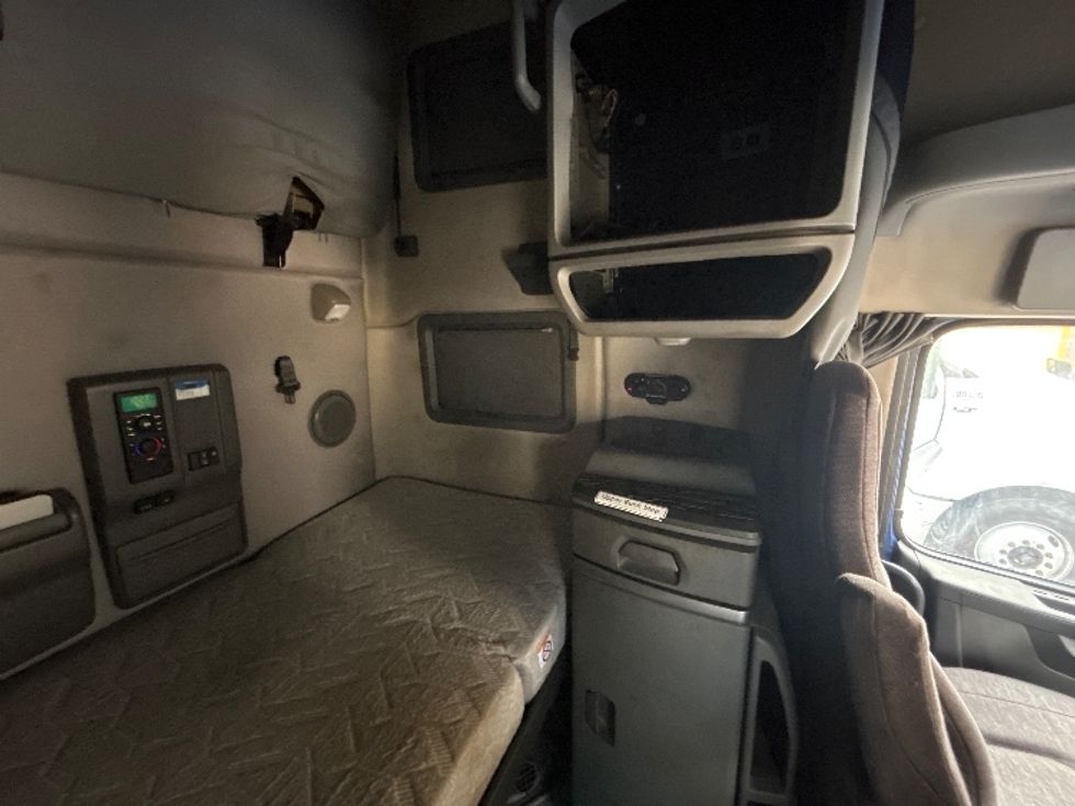 Sleeper Tractor-Heavy Duty Tractors-Volvo-2020-VNL64760-Indianapolis-IN-844,748\n\t\tmiles-$ 35,500 - Image 18