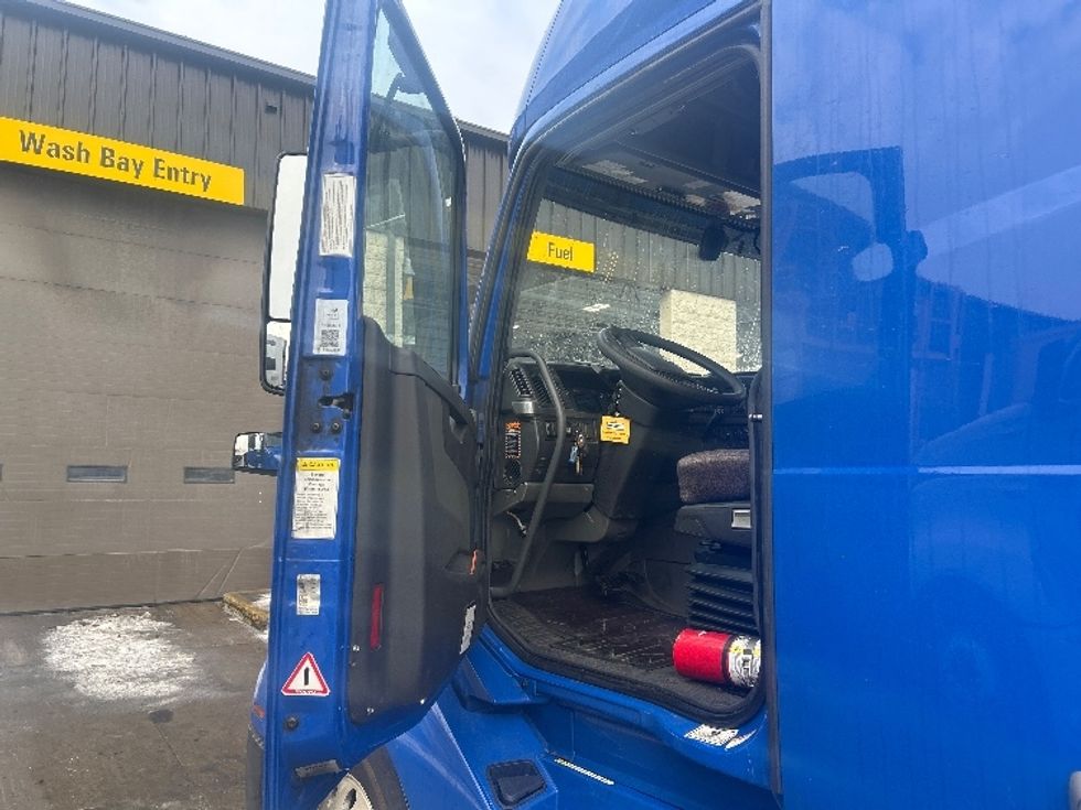 Sleeper Tractor-Heavy Duty Tractors-Volvo-2020-VNL64760-Indianapolis-IN-844,748\n\t\tmiles-$ 35,500 - Image 9