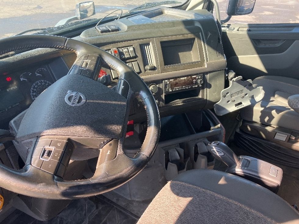 Sleeper Tractor-Heavy Duty Tractors-Volvo-2020-VNL64760-Little Rock-AR-578,121\n\t\tmiles-$ 58,500 - Image 10