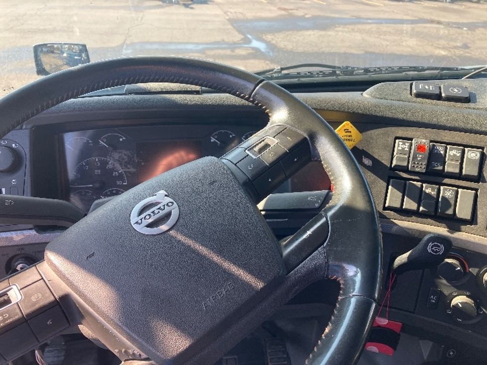 Sleeper Tractor-Heavy Duty Tractors-Volvo-2020-VNL64760-Little Rock-AR-578,121\n\t\tmiles-$ 58,500 - Image 11