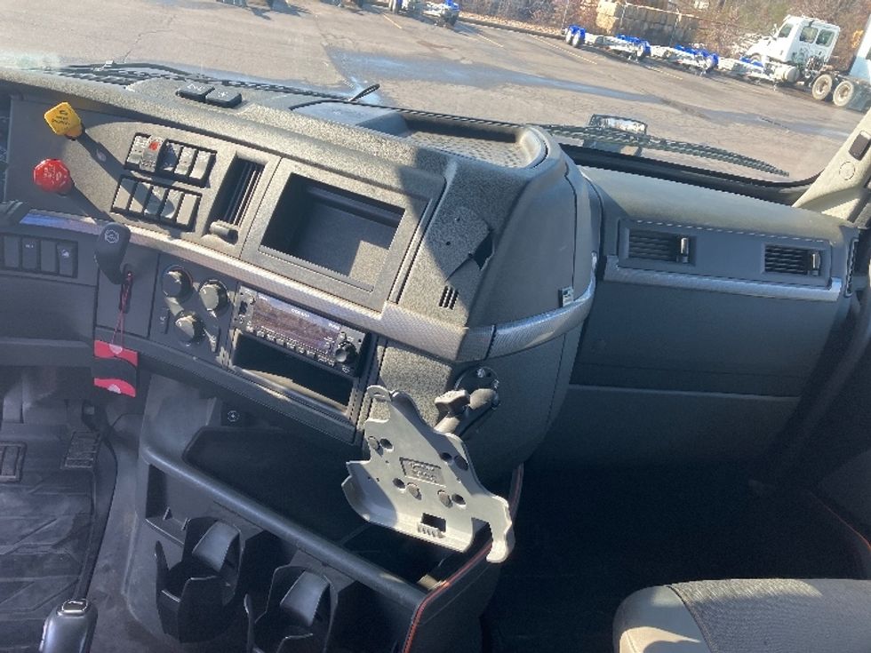 Sleeper Tractor-Heavy Duty Tractors-Volvo-2020-VNL64760-Little Rock-AR-578,121\n\t\tmiles-$ 58,500 - Image 12