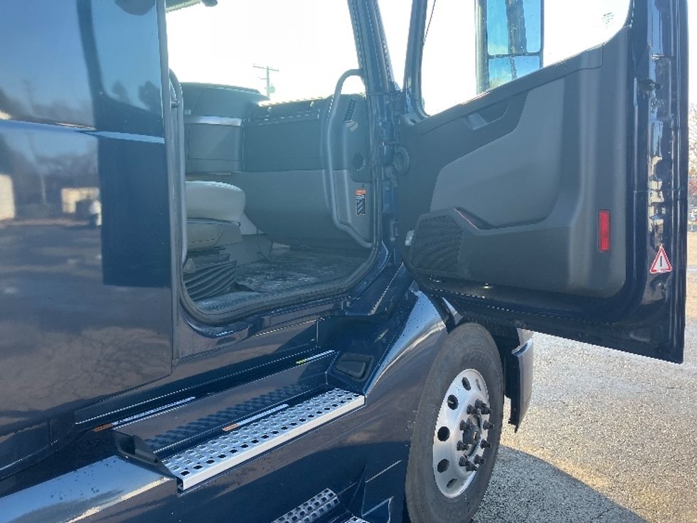 Sleeper Tractor-Heavy Duty Tractors-Volvo-2020-VNL64760-Little Rock-AR-578,121\n\t\tmiles-$ 58,500 - Image 13