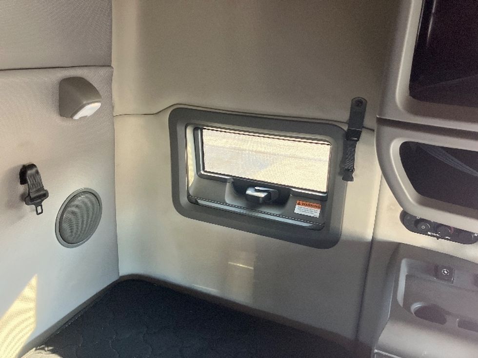 Sleeper Tractor-Heavy Duty Tractors-Volvo-2020-VNL64760-Little Rock-AR-578,121\n\t\tmiles-$ 58,500 - Image 18