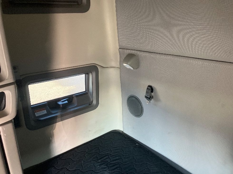 Sleeper Tractor-Heavy Duty Tractors-Volvo-2020-VNL64760-Little Rock-AR-578,121\n\t\tmiles-$ 58,500 - Image 19