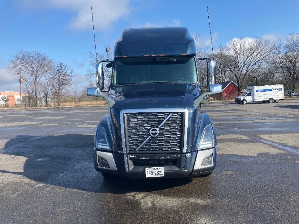 Sleeper Tractor-Heavy Duty Tractors-Volvo-2020-VNL64760-Little Rock-AR-578,121\n\t\tmiles-$ 58,500 - Image 2
