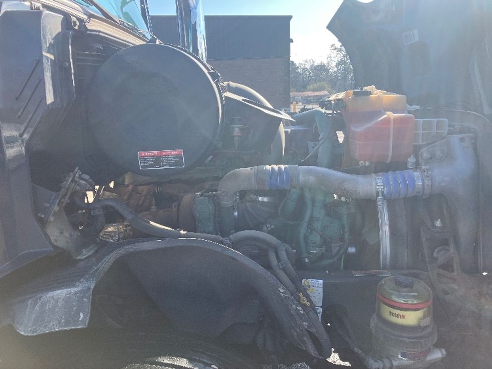 Sleeper Tractor-Heavy Duty Tractors-Volvo-2020-VNL64760-Little Rock-AR-578,121\n\t\tmiles-$ 58,500 - Image 20