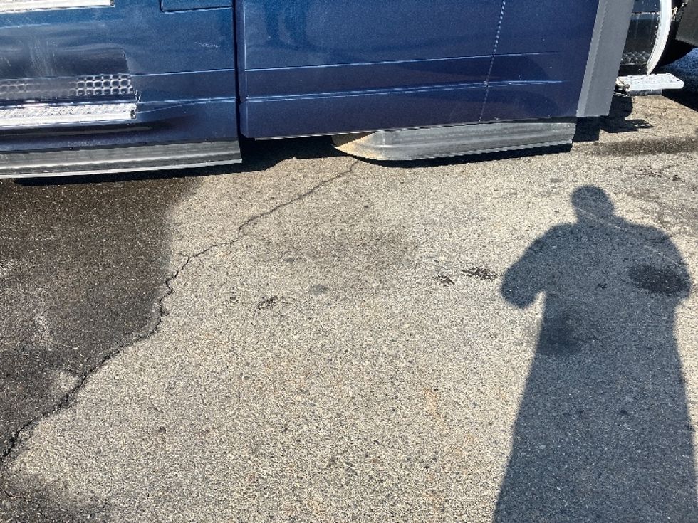 Sleeper Tractor-Heavy Duty Tractors-Volvo-2020-VNL64760-Little Rock-AR-578,121\n\t\tmiles-$ 58,500 - Image 23