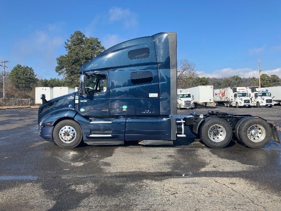 Sleeper Tractor-Heavy Duty Tractors-Volvo-2020-VNL64760-Little Rock-AR-578,121\n\t\tmiles-$ 58,500 - Image 4