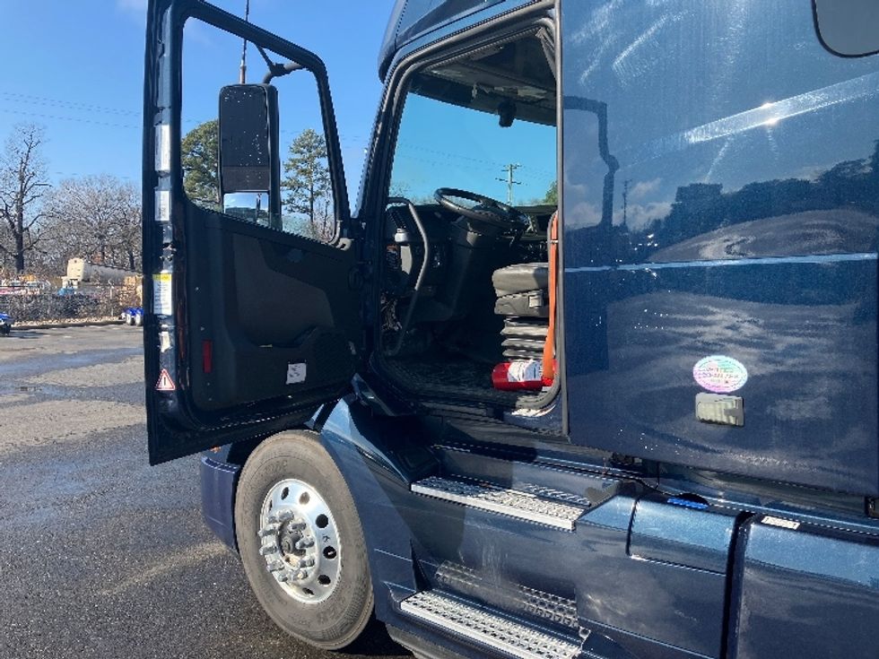 Sleeper Tractor-Heavy Duty Tractors-Volvo-2020-VNL64760-Little Rock-AR-578,121\n\t\tmiles-$ 58,500 - Image 9