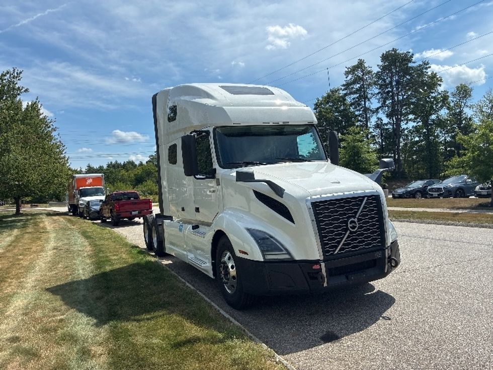 Sleeper Tractor-Heavy Duty Tractors-Volvo-2020-VNL64760-Londonderry-NH-486,474\n\t\tmiles-$ 67,500 - Image 1