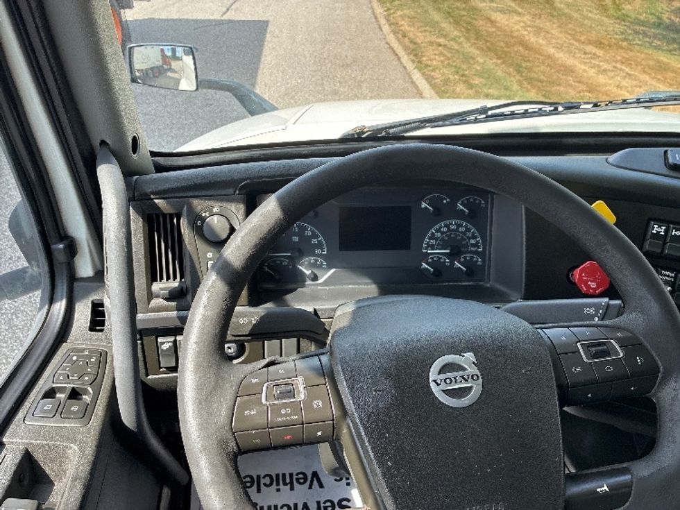 Sleeper Tractor-Heavy Duty Tractors-Volvo-2020-VNL64760-Londonderry-NH-486,474\n\t\tmiles-$ 67,500 - Image 11