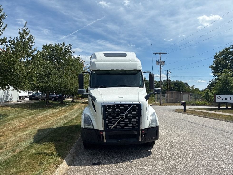 Sleeper Tractor-Heavy Duty Tractors-Volvo-2020-VNL64760-Londonderry-NH-486,474\n\t\tmiles-$ 67,500 - Image 2