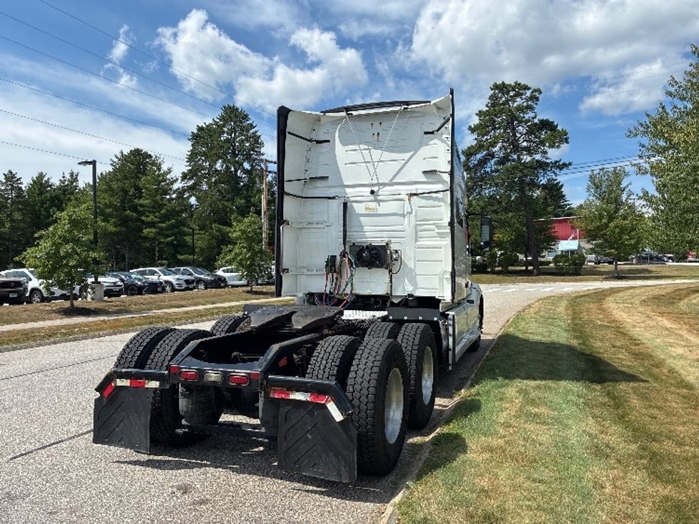 Sleeper Tractor-Heavy Duty Tractors-Volvo-2020-VNL64760-Londonderry-NH-486,474\n\t\tmiles-$ 67,500 - Image 7