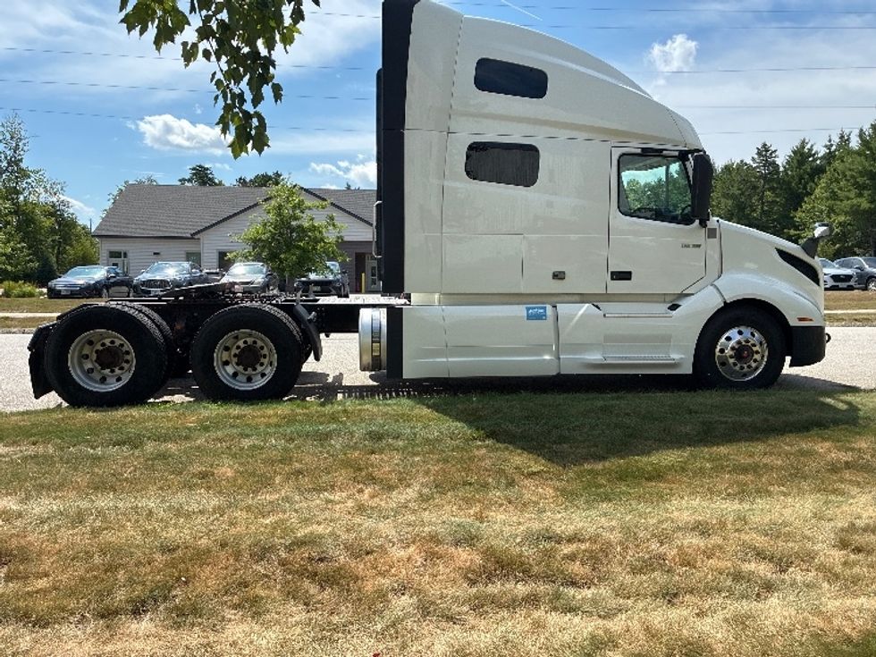 Sleeper Tractor-Heavy Duty Tractors-Volvo-2020-VNL64760-Londonderry-NH-486,474\n\t\tmiles-$ 67,500 - Image 8