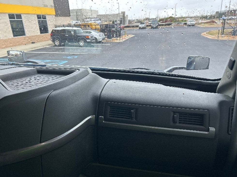 Sleeper Tractor-Heavy Duty Tractors-Volvo-2020-VNL64760-Madison-AL-667,083\n\t\tmiles-$ 50,750 - Image 14