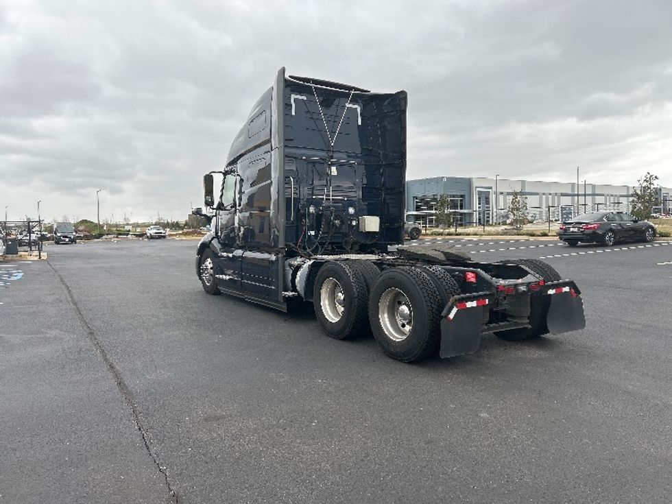 Sleeper Tractor-Heavy Duty Tractors-Volvo-2020-VNL64760-Madison-AL-667,083\n\t\tmiles-$ 50,750 - Image 5