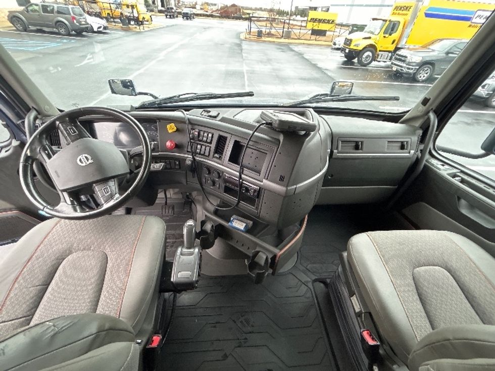 Sleeper Tractor-Heavy Duty Tractors-Volvo-2020-VNL64760-Madison-AL-675,818\n\t\tmiles-$ 50,250 - Image 12