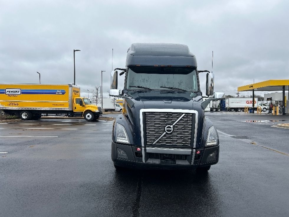 Sleeper Tractor-Heavy Duty Tractors-Volvo-2020-VNL64760-Madison-AL-675,818\n\t\tmiles-$ 50,250 - Image 2