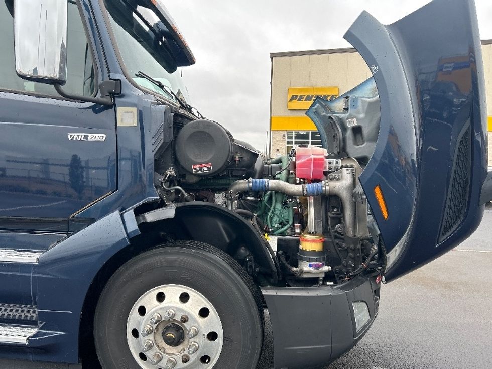 Sleeper Tractor-Heavy Duty Tractors-Volvo-2020-VNL64760-Madison-AL-675,818\n\t\tmiles-$ 50,250 - Image 20