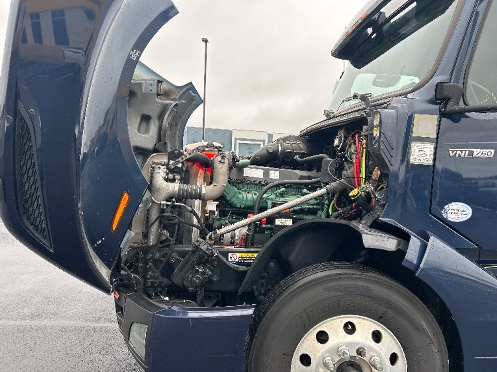 Sleeper Tractor-Heavy Duty Tractors-Volvo-2020-VNL64760-Madison-AL-675,818\n\t\tmiles-$ 50,250 - Image 21