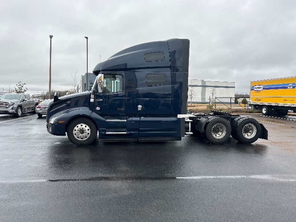 Sleeper Tractor-Heavy Duty Tractors-Volvo-2020-VNL64760-Madison-AL-675,818\n\t\tmiles-$ 50,250 - Image 4