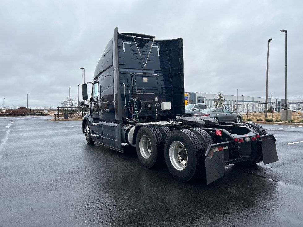 Sleeper Tractor-Heavy Duty Tractors-Volvo-2020-VNL64760-Madison-AL-675,818\n\t\tmiles-$ 50,250 - Image 5