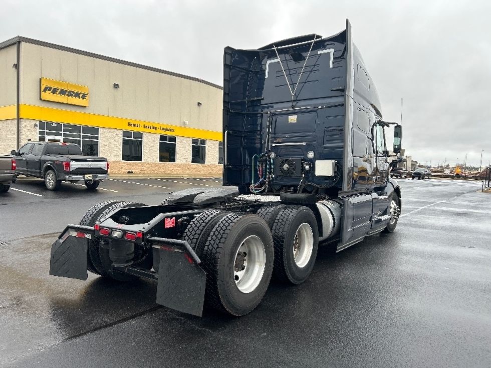 Sleeper Tractor-Heavy Duty Tractors-Volvo-2020-VNL64760-Madison-AL-675,818\n\t\tmiles-$ 50,250 - Image 7