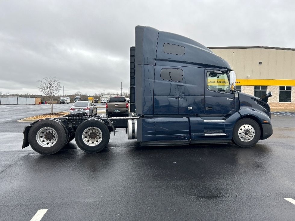 Sleeper Tractor-Heavy Duty Tractors-Volvo-2020-VNL64760-Madison-AL-675,818\n\t\tmiles-$ 50,250 - Image 8