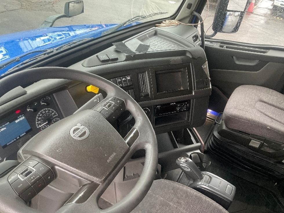 Sleeper Tractor-Heavy Duty Tractors-Volvo-2020-VNL64760-Memphis-TN-804,720\n\t\tmiles-$ 40,750 - Image 10