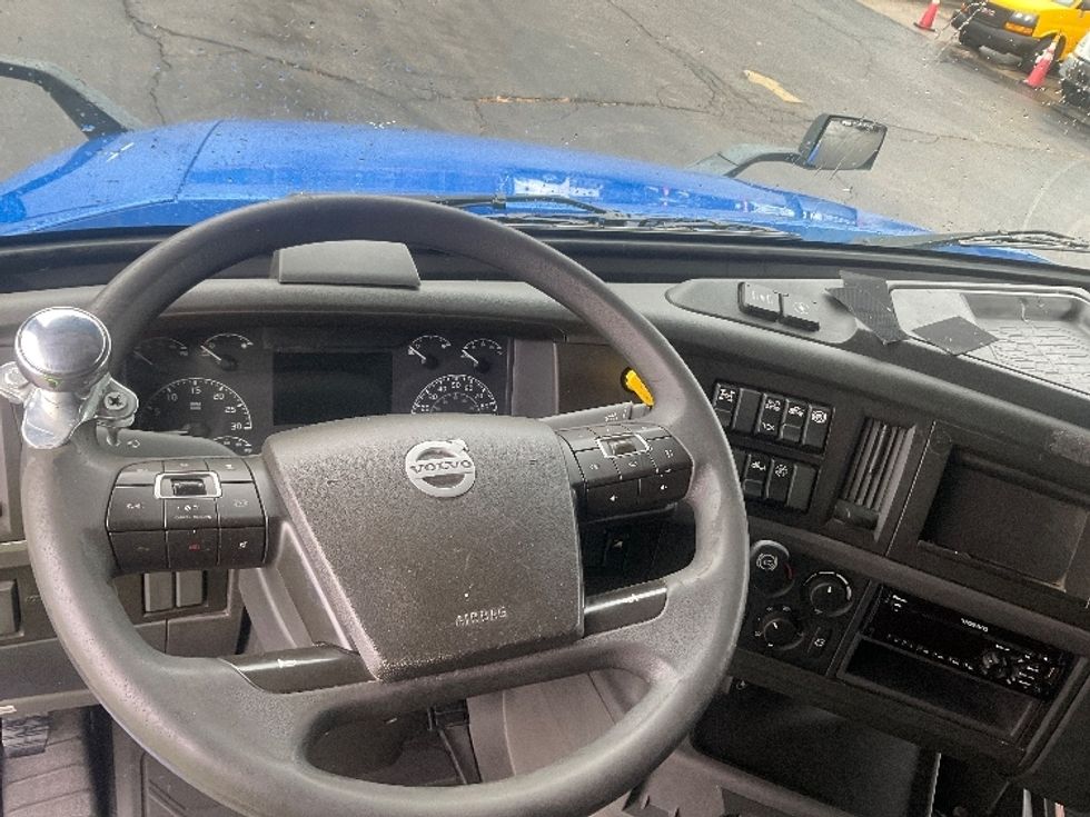 Sleeper Tractor-Heavy Duty Tractors-Volvo-2020-VNL64760-Memphis-TN-804,720\n\t\tmiles-$ 40,750 - Image 11