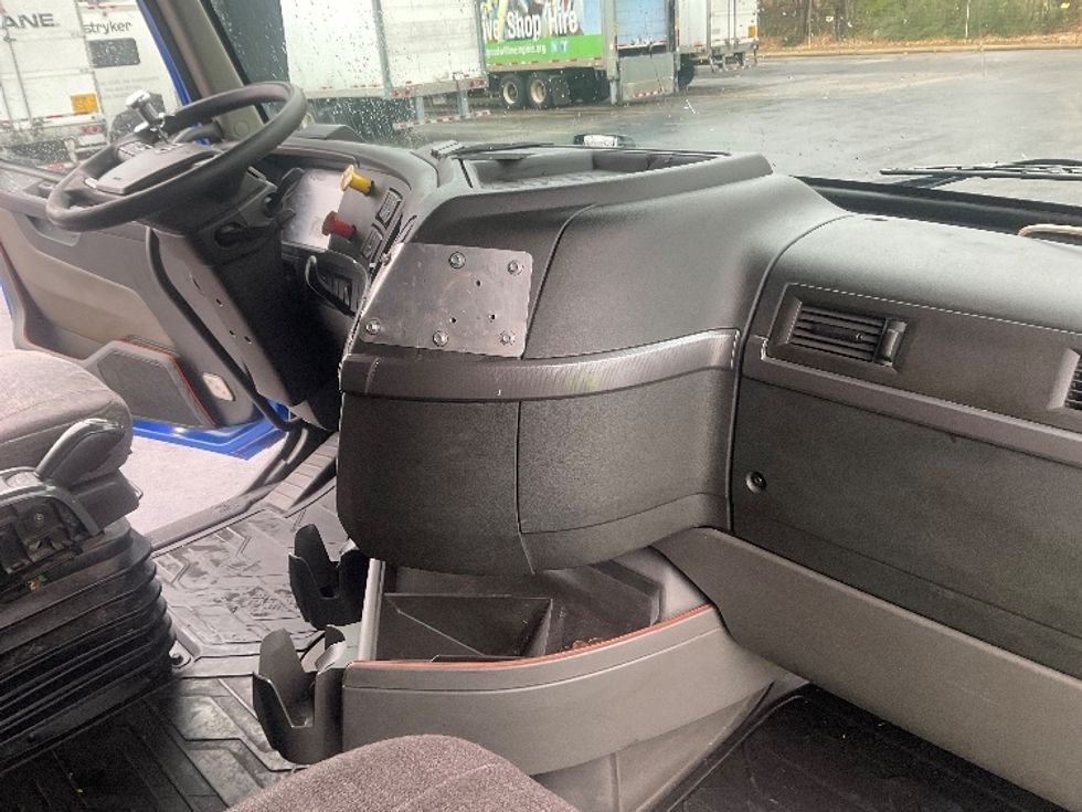 Sleeper Tractor-Heavy Duty Tractors-Volvo-2020-VNL64760-Memphis-TN-804,720\n\t\tmiles-$ 40,750 - Image 14