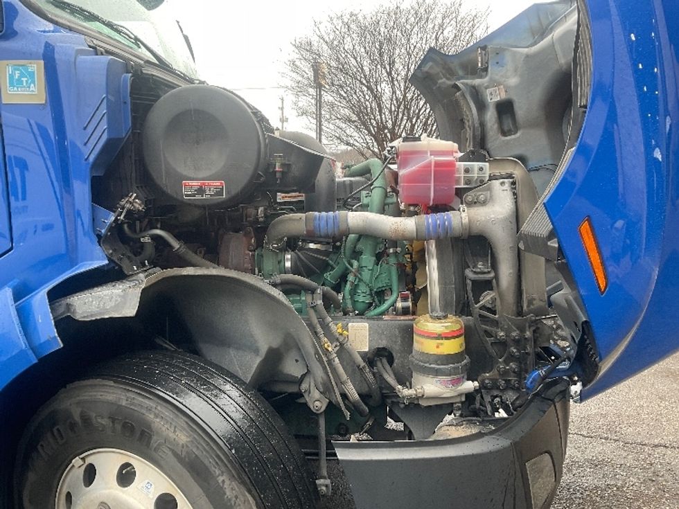 Sleeper Tractor-Heavy Duty Tractors-Volvo-2020-VNL64760-Memphis-TN-804,720\n\t\tmiles-$ 40,750 - Image 19