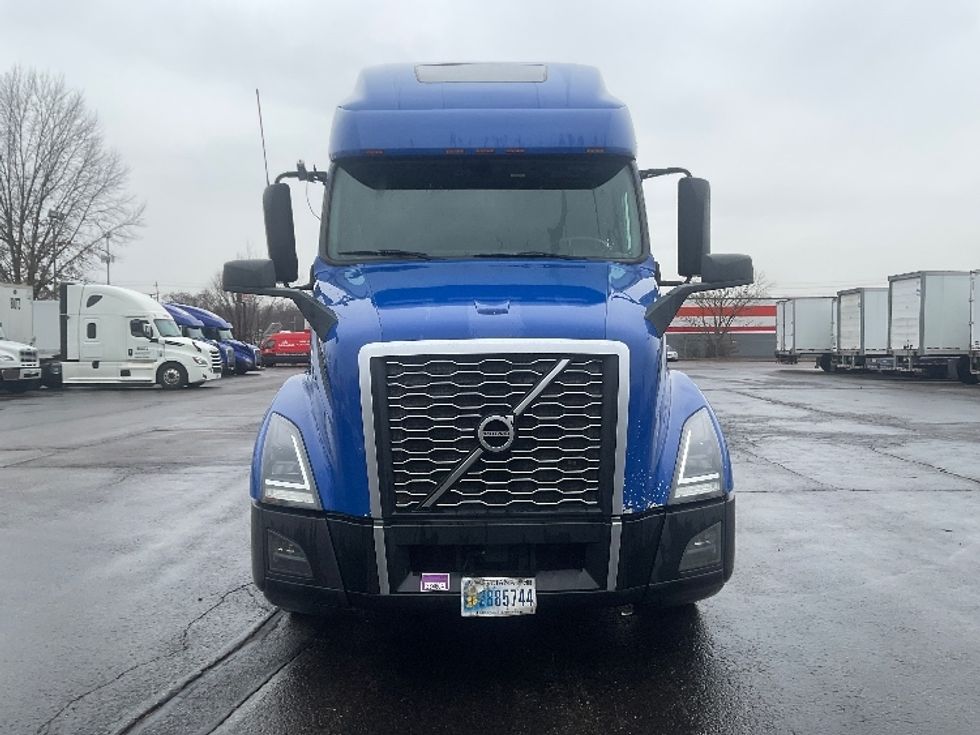 Sleeper Tractor-Heavy Duty Tractors-Volvo-2020-VNL64760-Memphis-TN-804,720\n\t\tmiles-$ 40,750 - Image 2