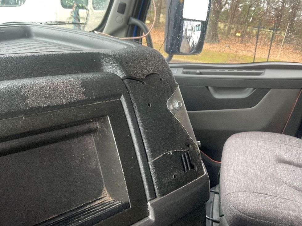 Sleeper Tractor-Heavy Duty Tractors-Volvo-2020-VNL64760-Memphis-TN-804,720\n\t\tmiles-$ 40,750 - Image 22