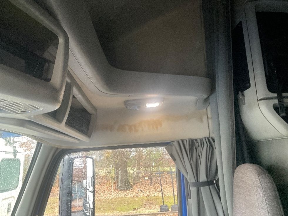 Sleeper Tractor-Heavy Duty Tractors-Volvo-2020-VNL64760-Memphis-TN-804,720\n\t\tmiles-$ 40,750 - Image 23