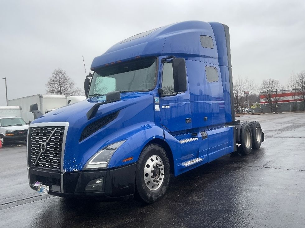 Sleeper Tractor-Heavy Duty Tractors-Volvo-2020-VNL64760-Memphis-TN-804,720\n\t\tmiles-$ 40,750 - Image 3