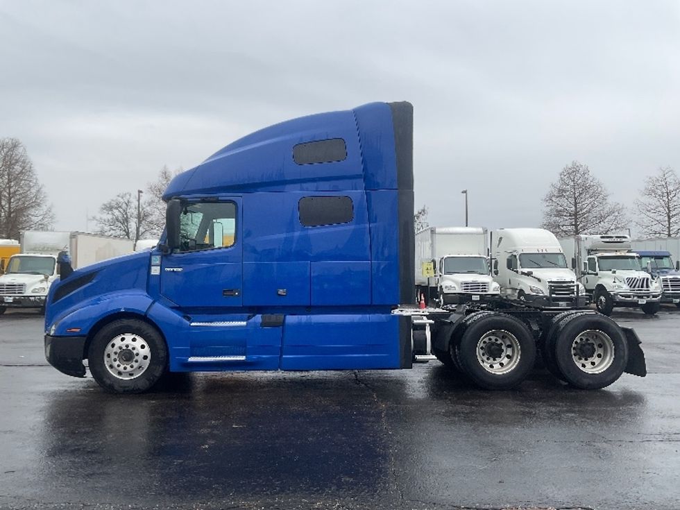 Sleeper Tractor-Heavy Duty Tractors-Volvo-2020-VNL64760-Memphis-TN-804,720\n\t\tmiles-$ 40,750 - Image 4