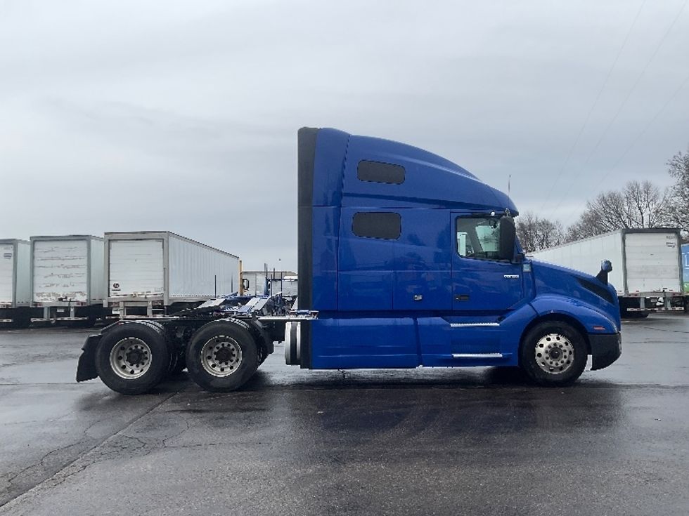 Sleeper Tractor-Heavy Duty Tractors-Volvo-2020-VNL64760-Memphis-TN-804,720\n\t\tmiles-$ 40,750 - Image 8