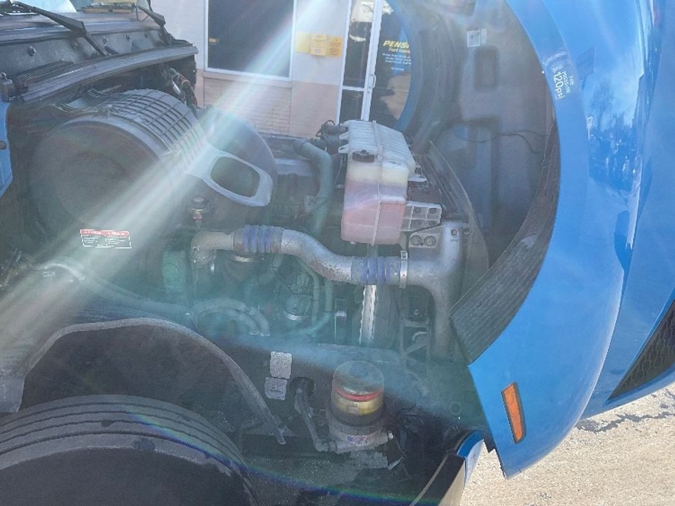 Sleeper Tractor-Heavy Duty Tractors-Volvo-2020-VNL64760-Milwaukee-WI-418,959\n\t\tmiles-$ 65,000 - Image 19