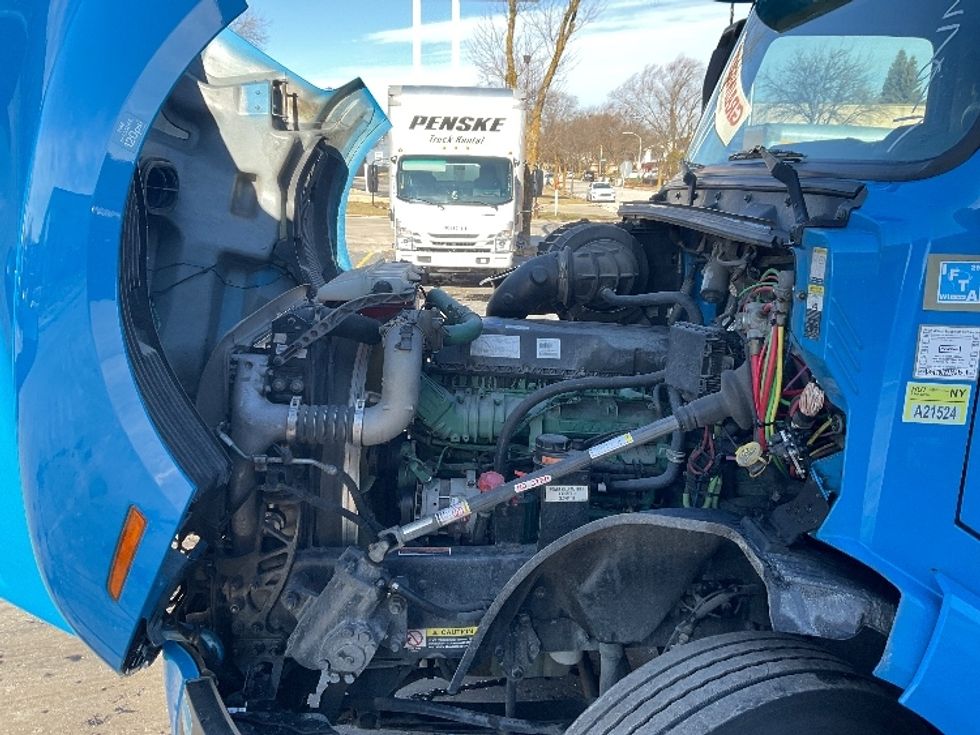 Sleeper Tractor-Heavy Duty Tractors-Volvo-2020-VNL64760-Milwaukee-WI-418,959\n\t\tmiles-$ 65,000 - Image 20