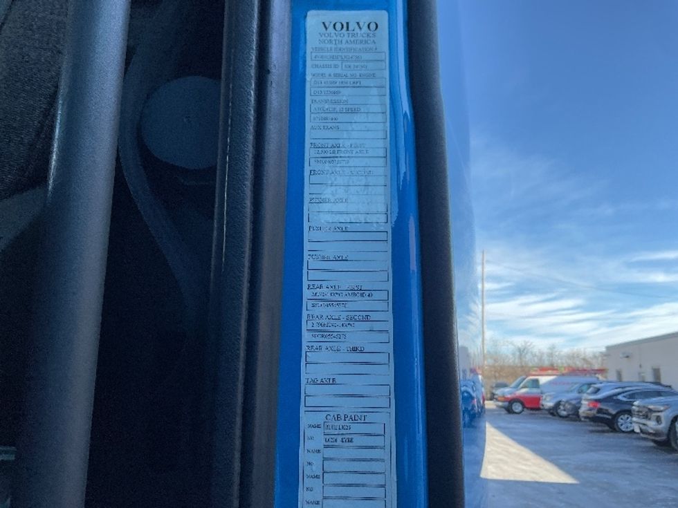 Sleeper Tractor-Heavy Duty Tractors-Volvo-2020-VNL64760-Milwaukee-WI-418,959\n\t\tmiles-$ 65,000 - Image 21