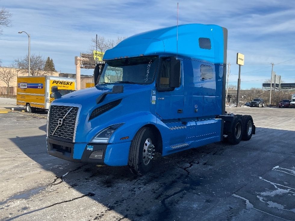 Sleeper Tractor-Heavy Duty Tractors-Volvo-2020-VNL64760-Milwaukee-WI-418,959\n\t\tmiles-$ 65,000 - Image 3